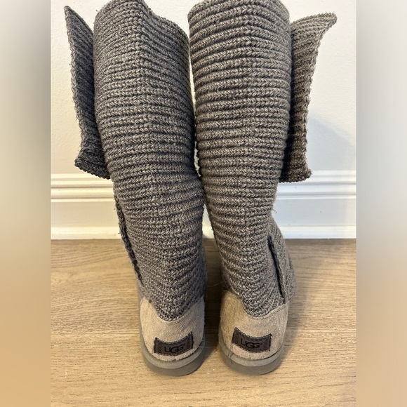 UGG Knit Women's Boots (F3011H) - Size 8 Color Grey - Picture 4 of 11